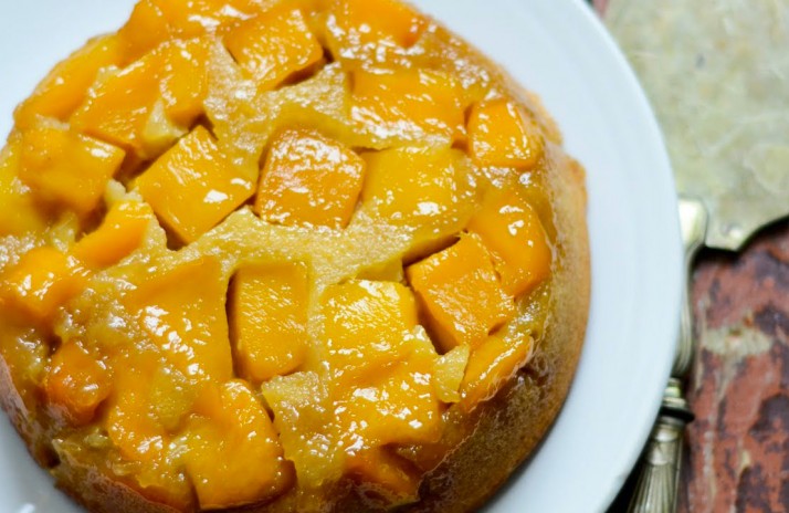 Réaliser un gâteau renversé mangues et combava
